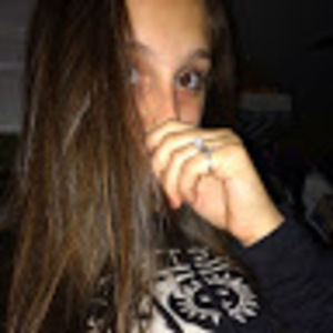 Meet your Posher, Chloe